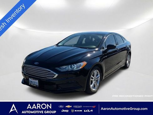 Used 2018 Ford Fusion SE w/ Fusion SE Technology Package FWD image 1