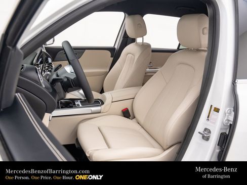 New 2025 Mercedes-Benz GLB 250 4MATIC image 18