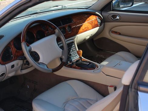 Used 2000 Jaguar XK8 image 14