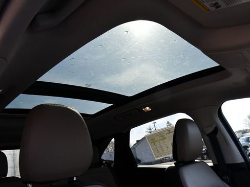 Used 2021 Ford Escape SEL w/ Technology Package AWD/4WD image 17