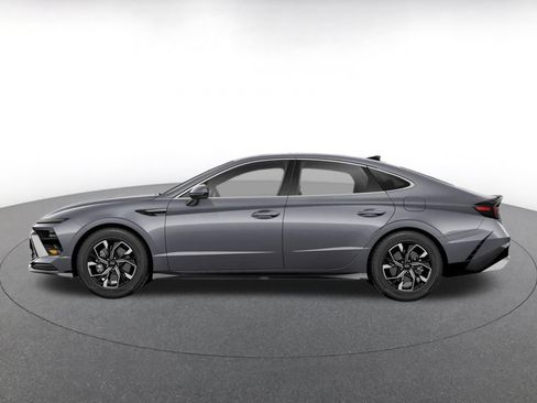 Used 2025 Hyundai Sonata SEL FWD image 2