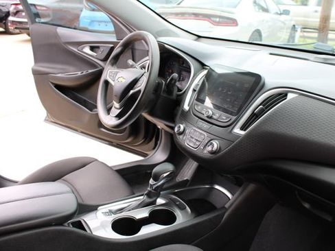 Used 2023 Chevrolet Malibu LT FWD image 38