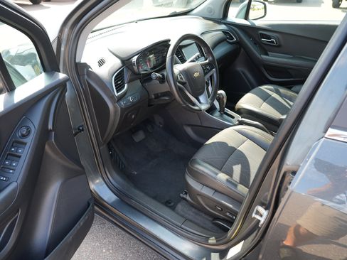 Used 2019 Chevrolet Trax LT w/ LT Convenience Package FWD image 13