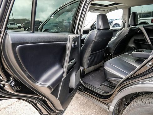 Used 2018 Toyota RAV4 Limited FWD image 23