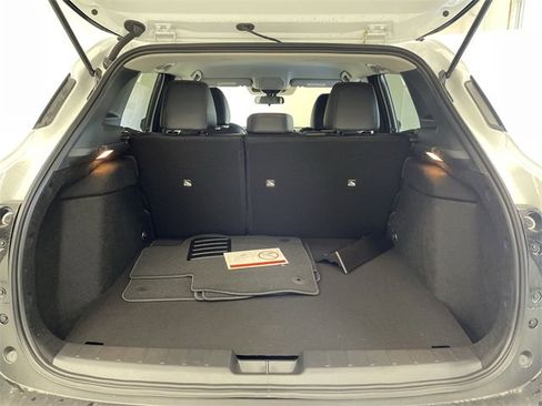 Certified 2025 Nissan Kicks SR image 15