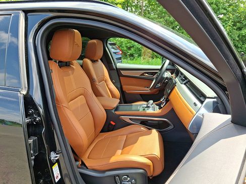 Used 2026 Jaguar F-PACE R-Dynamic S AWD/4WD image 3