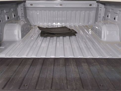 Used 2024 Chevrolet Silverado 1500 LT image 25