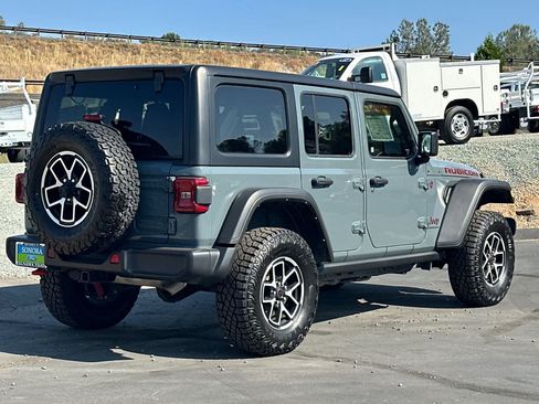 Used 2024 Jeep Wrangler Unlimited Rubicon AWD/4WD image 4