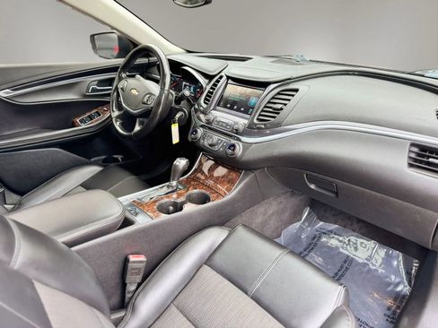 Used 2015 Chevrolet Impala LT w/ Convenience Package image 22