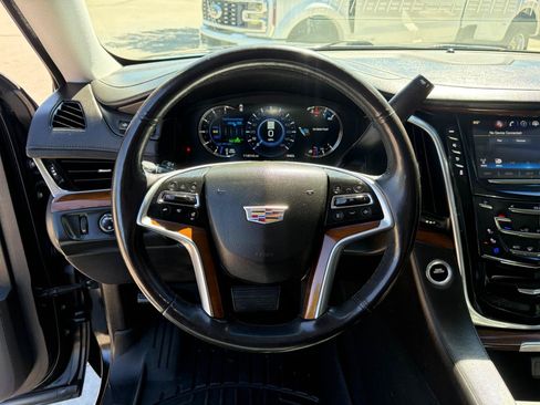 Used 2018 Cadillac Escalade Luxury AWD/4WD image 20