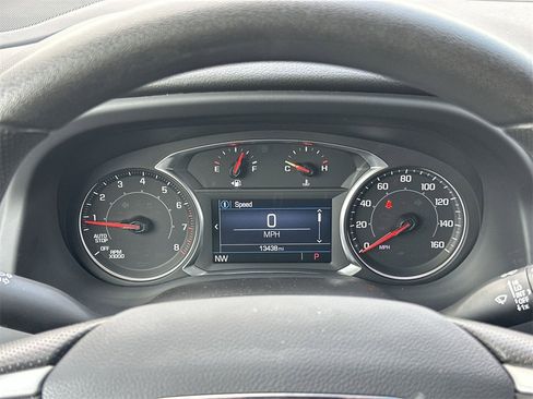 Used 2023 GMC Acadia SLE w/ Driver Convenience Package image 15