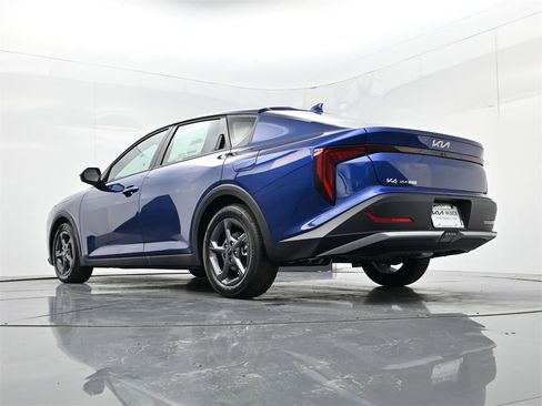 New 2025 Kia K4 LXS image 36