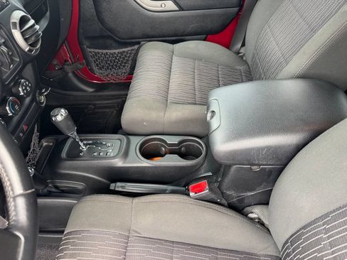 Used 2012 Jeep Wrangler Unlimited Sport AWD/4WD image 11