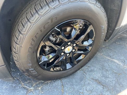 Used 2021 Chevrolet Traverse LS image 7