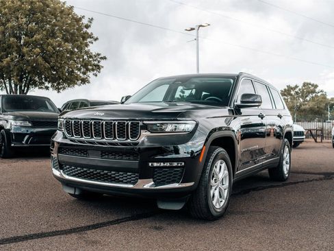 Used 2023 Jeep Grand Cherokee L Limited w/ Trailer Tow Group (B) AWD/4WD image 3