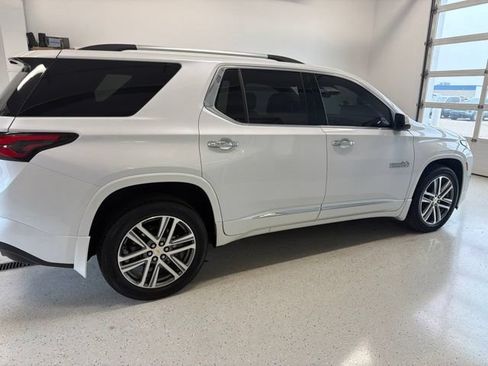 Used 2023 Chevrolet Traverse High Country AWD/4WD image 10