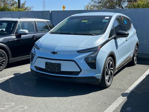 Used 2022 Chevrolet Bolt LT image 2