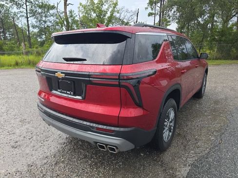 Used 2025 Chevrolet Traverse LT w/ LPO, Floor Liner Package FWD image 4