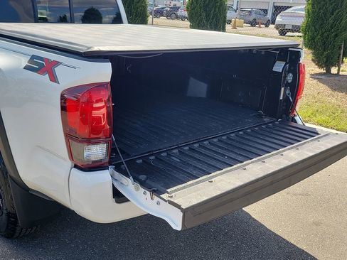 Used 2021 Toyota Tacoma SR w/ SX Package image 7