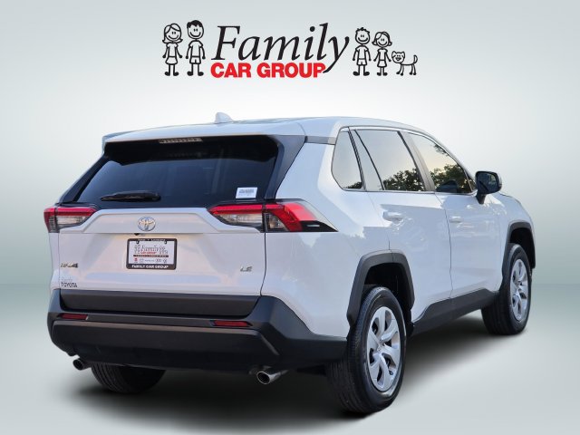 Used 2024 Toyota RAV4 LE FWD image 4
