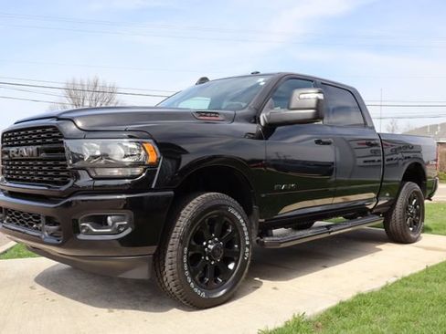 Used 2024 RAM 2500 Big Horn w/ Night Edition AWD/4WD image 9