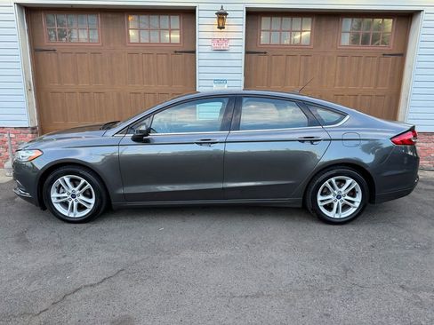 Used 2018 Ford Fusion SE w/ Fusion SE Technology Package FWD image 6