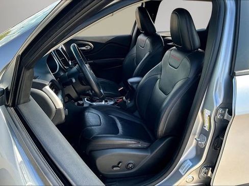 Used 2015 Jeep Cherokee Trailhawk w/ Leather Interior Group AWD/4WD image 21