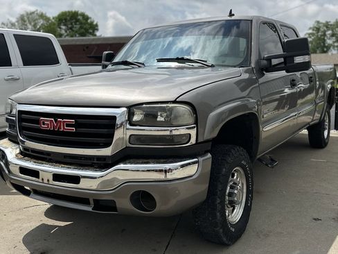 Used 2007 GMC Sierra 2500 SLE w/ Heavy-Duty Power Package AWD/4WD image 4