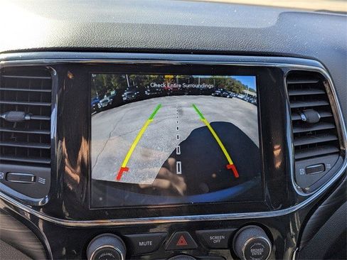 Used 2021 Jeep Grand Cherokee Laredo X image 22