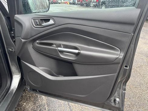 Used 2017 Ford Escape SE w/ Equipment Group 201A AWD/4WD image 16