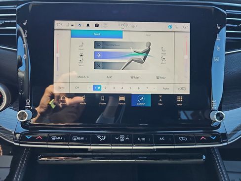 Used 2022 Jeep Wagoneer Series III w/ Premium Group I image 26