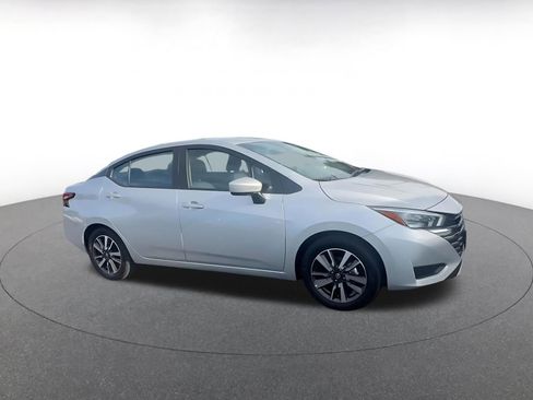 Used 2025 Nissan Versa SV image 2