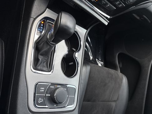 Used 2022 Jeep Grand Cherokee Laredo X AWD/4WD image 33