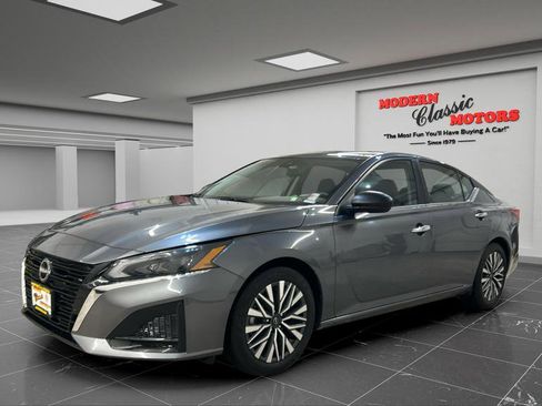 Used 2024 Nissan Altima 2.5 SV image 5