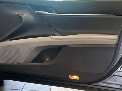 Used 2019 Toyota Camry XLE FWD image 12