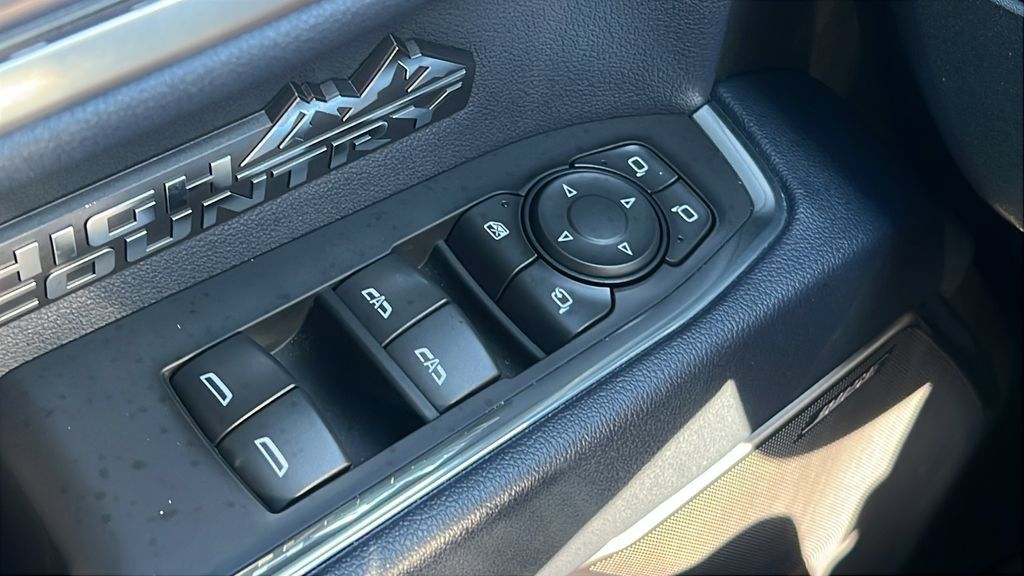 Used 2022 Chevrolet Silverado 1500 High Country w/ High Country Premium Package AWD/4WD image 20