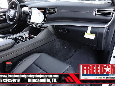 New 2025 Jeep Wagoneer L Series II w/ Premium Group I image 12