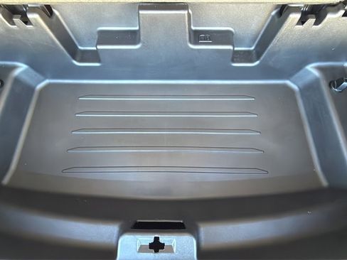 Used 2023 Chevrolet Traverse LT image 16