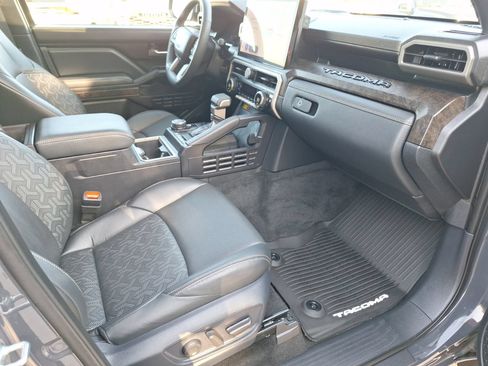 Used 2024 Toyota Tacoma Limited w/ Limited Package (LT) AWD/4WD image 31