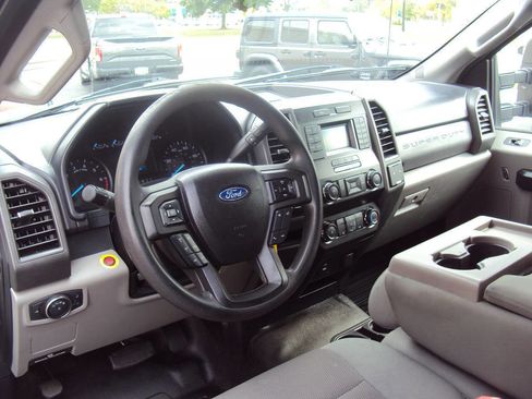 Used 2019 Ford F250 XL w/ Power Equipment Group image 9