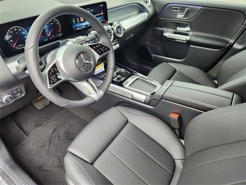 New 2026 Mercedes-Benz GLB 250 4MATIC image 7