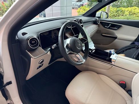Used 2025 Mercedes-Benz GLC 350e 4MATIC image 5
