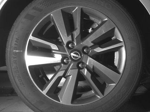 Used 2025 Nissan Versa SV FWD image 12