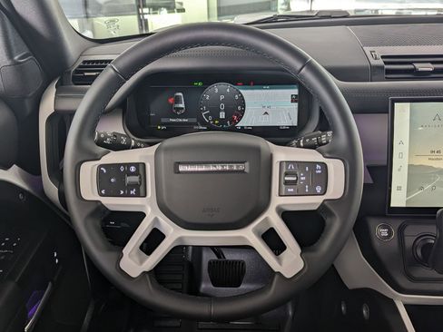 Used 2026 Land Rover Defender 130 X-Dynamic SE AWD/4WD image 17