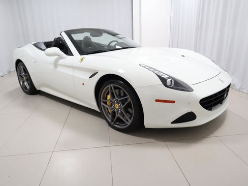 Used 2016 Ferrari California T image 6