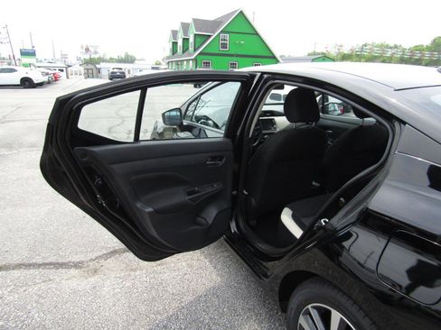 Used 2021 Nissan Versa SV FWD image 16