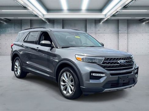 Used 2023 Ford Explorer XLT w/ Equipment Group 202A AWD/4WD image 3
