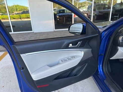 Used 2020 Genesis G70 2.0T image 11