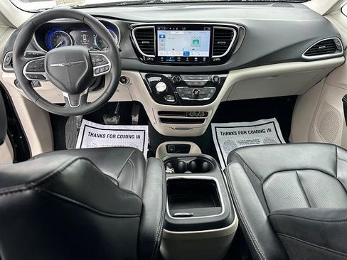 Used 2023 Chrysler Pacifica Touring-L image 20