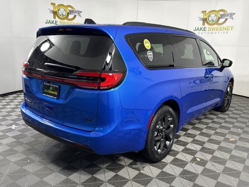 New 2026 Chrysler Pacifica Select w/ S Appearance Package AWD/4WD image 10